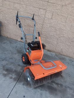 YARDMAX
YP7160 27.5 in. 209 cc 0.0 cu. ft. Manual Gas Lawn Sweeper
