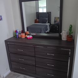 Kids bedroom set