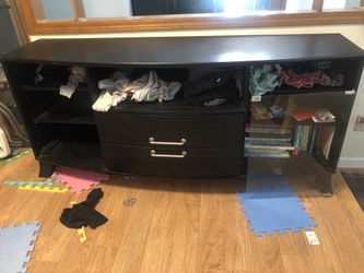 Dresser. Media / Storage