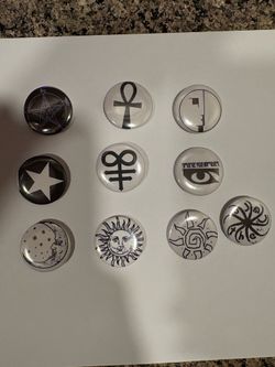 Buttons, Pins Siouxsie, The Cure, Astrology, Ankh Lot of 10