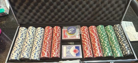 Poker Chip Set - 11.5g Poker Set with Cards, Buttons, Carrying Case, and 500 Chips