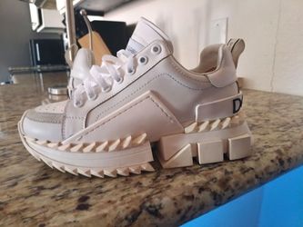 Dolce & Gabbana size 7.5 womens