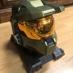 Halo 3 Legendary Edition (Collecrtor’s) 3 games (Halo 3, Halo 4, Halo Combat Anniversary), Master Chief’s Helmet “Collectors Item”