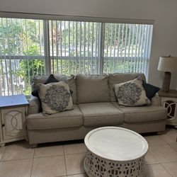 Lovely Living Room Set, Excellent Condition! In St.Pete