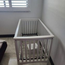 Baby Crib With Leak Proof Mattress 