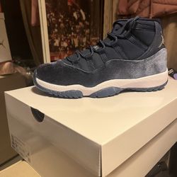 Jordan 11 Navy Valvet