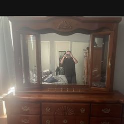 Dresser With Mirror