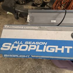 4 Ft FLUORESCENT LIGHTS $15 each