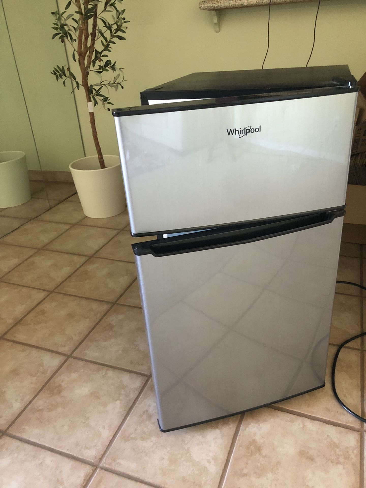 Mini Fridge (two Doors)