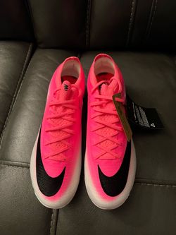 Soccer cleats