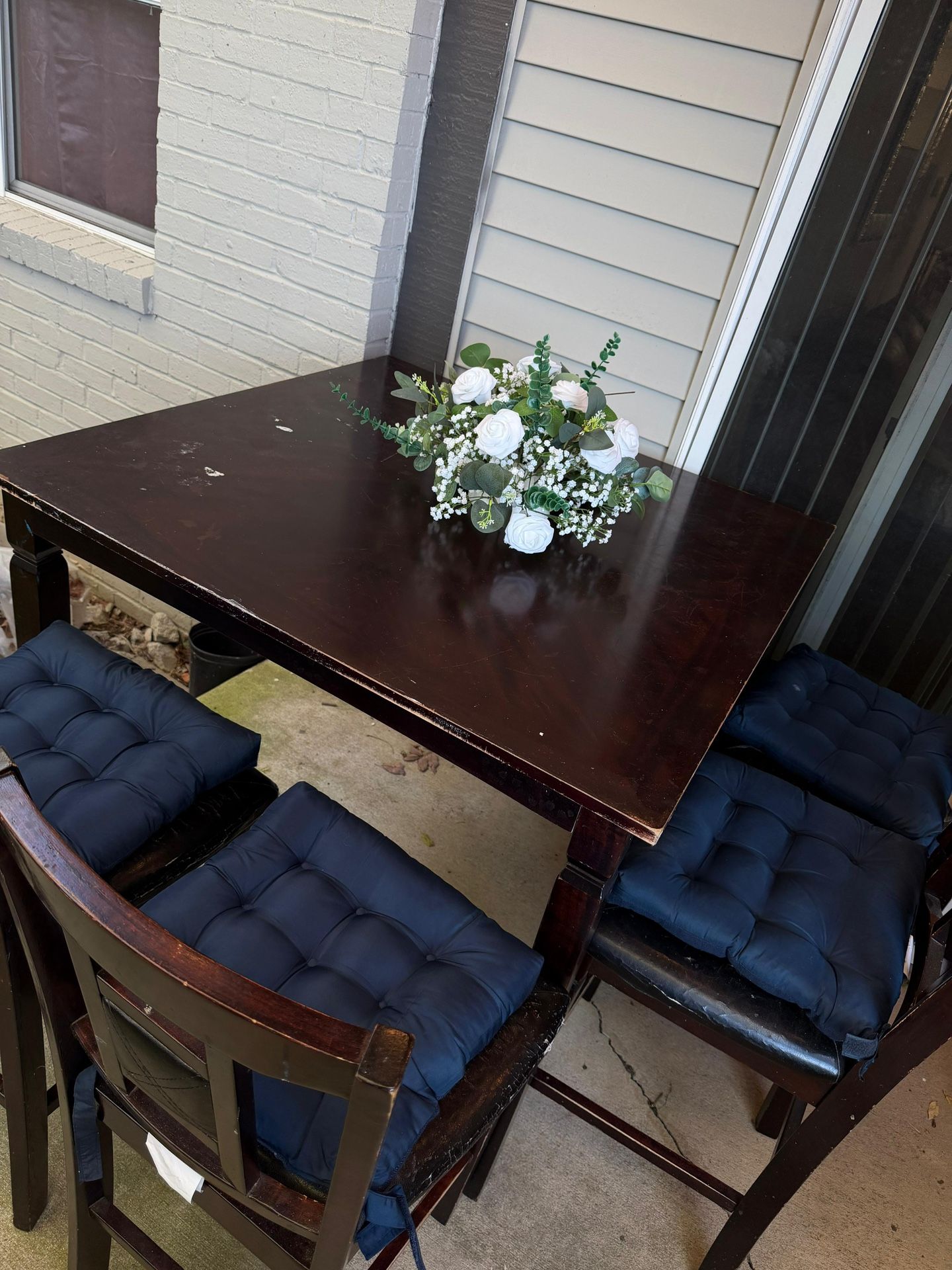 Table With 4 Chairs And Pads Seats 