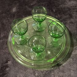  Vintage Green Uranium Glassware Set (4 Cups & 1 Tray)