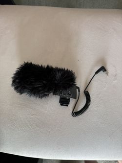Sennheiser MKE 400 Camera-mount Shotgun Microphone (1st Version)