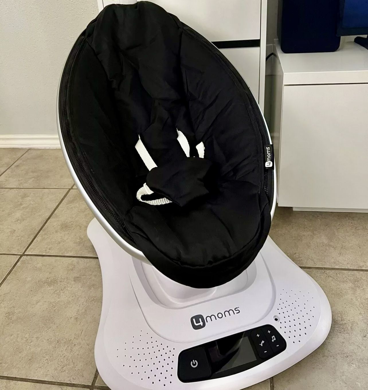 MamaRoo Multi-Motion Baby Swing - Black Classic