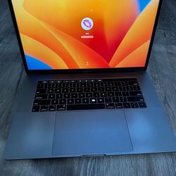 MacBook Pro 15” 2019 2.6ghz is 16gb ram 500gb Ssd 