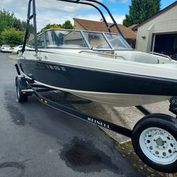 2005 Reinell Wakeboarding Boat