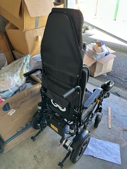 Electric wheelchair
