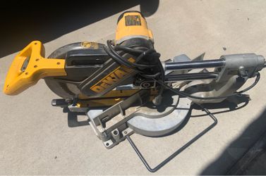 Dewalt 12-inch mitre saw; DW 708
