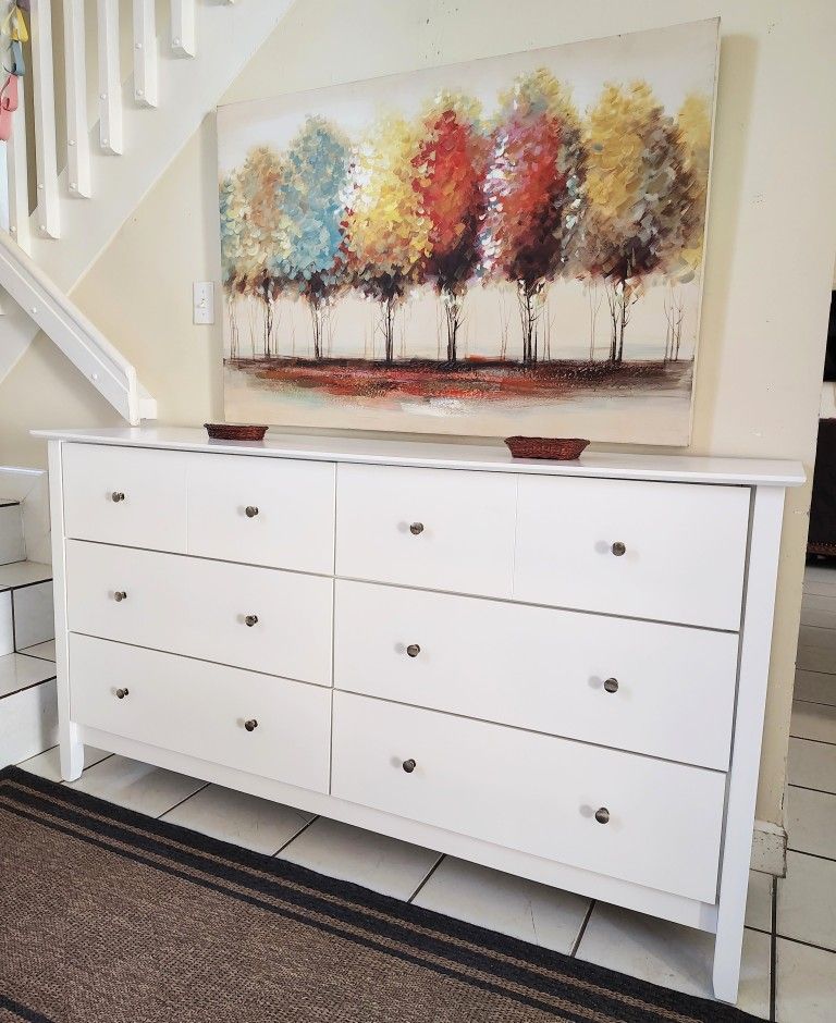 ASHLEY FURNITURE SOLID WOOD DRESSER EXCELLENT CONDITION DELIVERY AVAILABLE