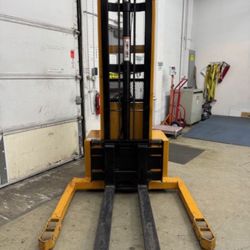 Big Joe PDM Power Drive Stacker