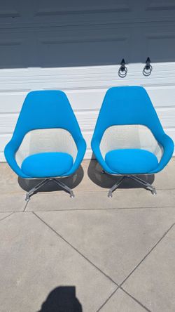 2 Steelcase Coalesse SW_1 swivel lounge chairs by Scott Wilson