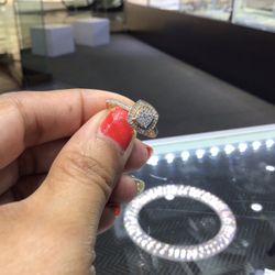 10k Gold Diamond Ring Lady’s ..we Have On Special ..💎💎💎