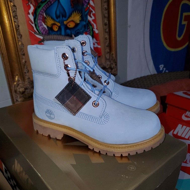 Brand New Women's Timberlands Size 6W Stone Blue