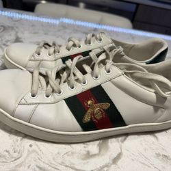 GUCCI MEN'S ACE SNEAKER WITH EMBROIDERY 