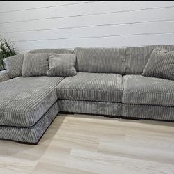 New 3 Piece Lindy Gray Chaise Sectional