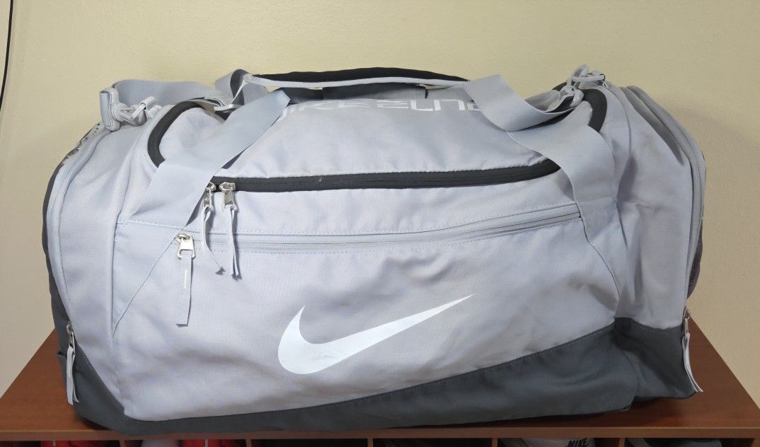 NIKE 25” Elite Gray Sports Duffle Luggage Bag Extra Large Basketball
