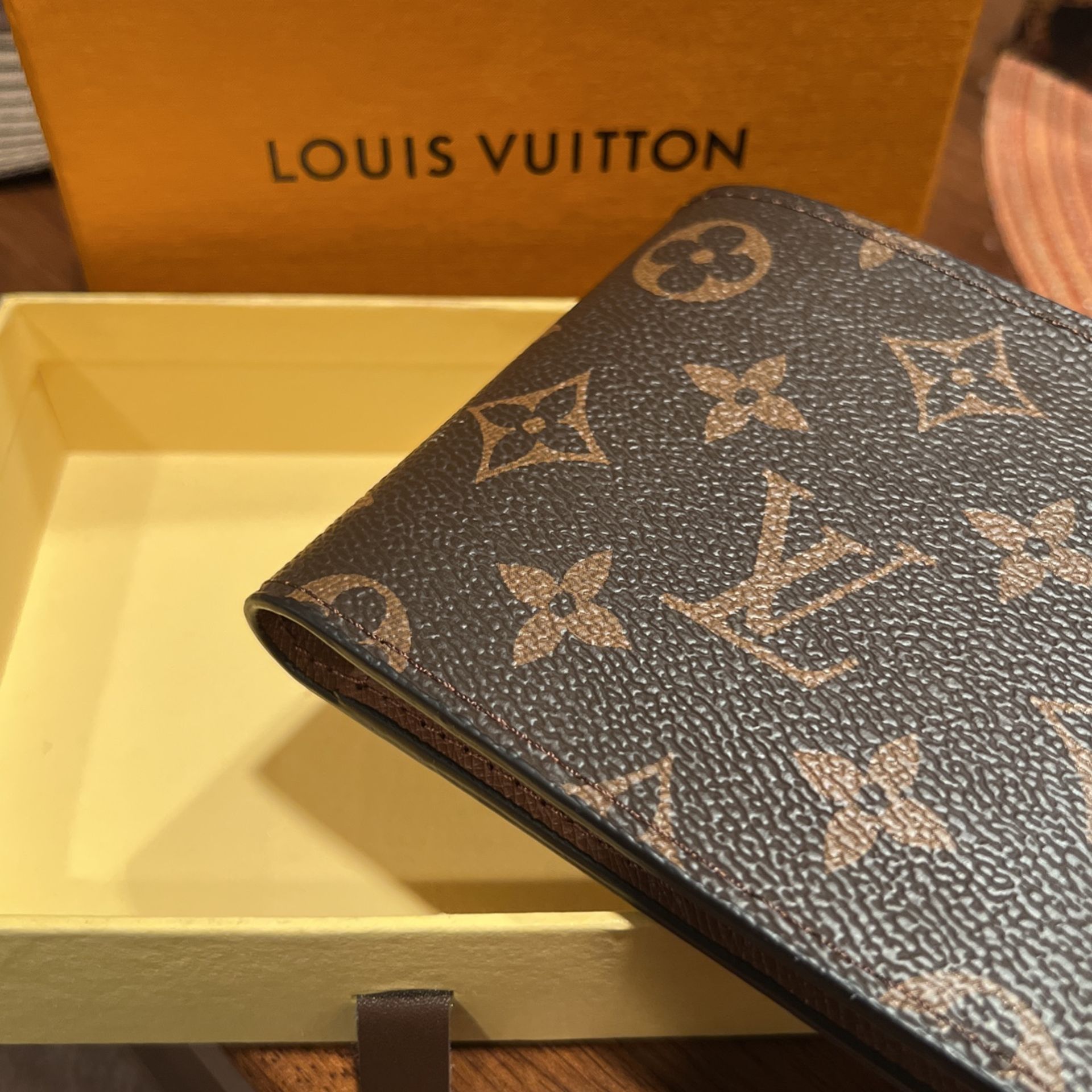 Zippy Wallet Monogram Louis Vuitton for Sale in Alhambra, CA - OfferUp