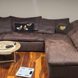 5 Piece Modular Sectional with Ottoman. Brown color.