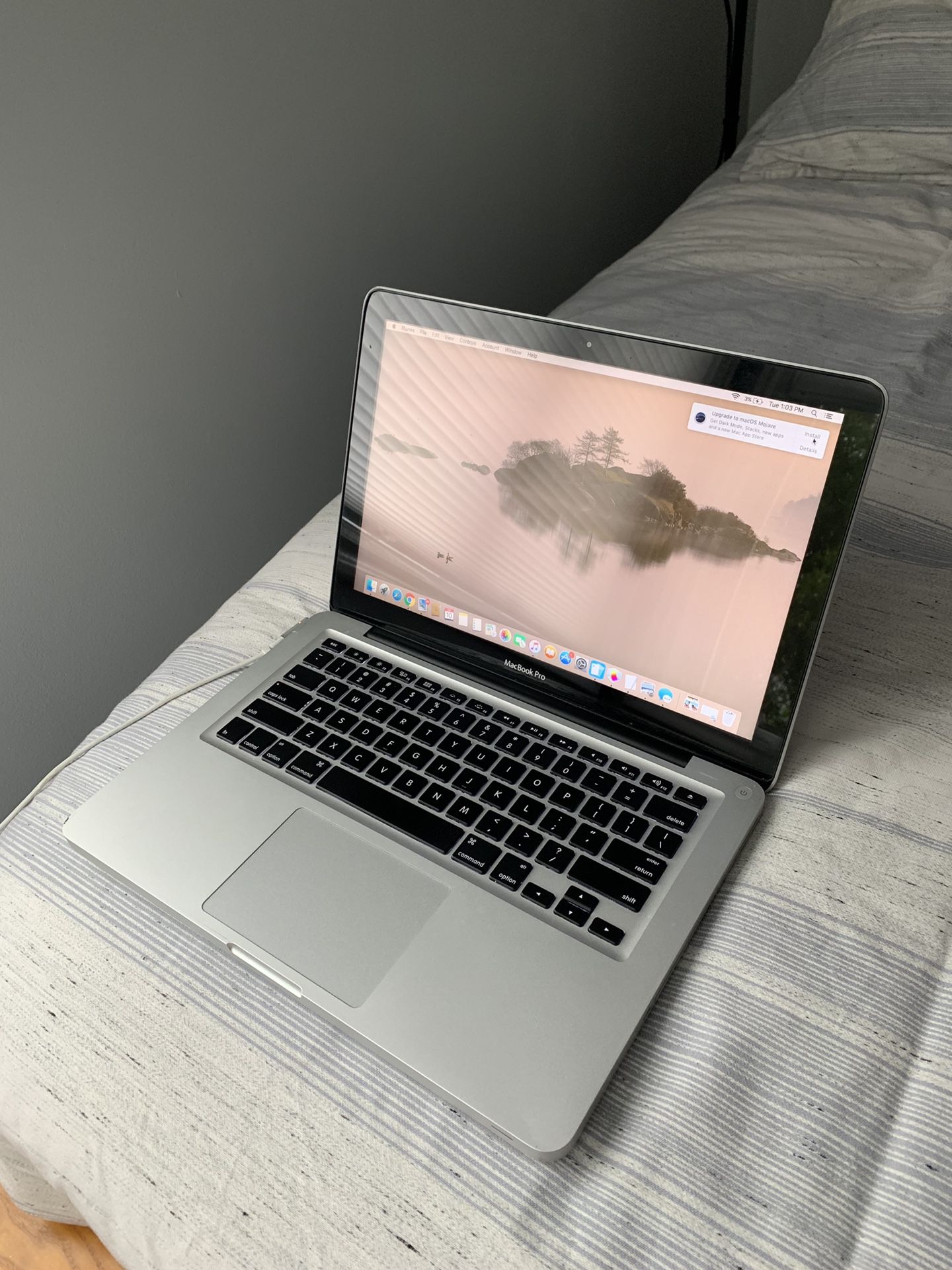 Apple 2012 MacBook Pro 13” 500 GB!!!