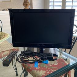 LIKE NEW 19 ‘ LED COLOR TV DVD PLAYER ALL IN ONE 