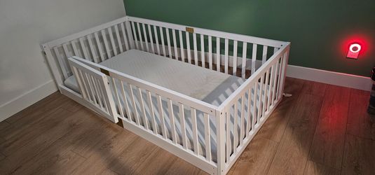 Toddler floor bed with mattress