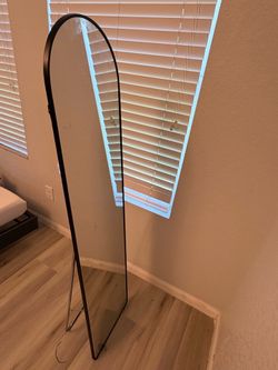 Standing mirror
