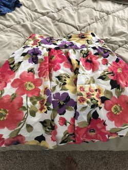 Flowered skirt- size 4