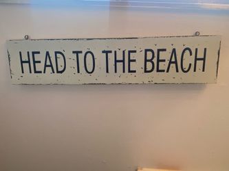 Beach themed decorative sign “HEAD TO THE BEACH”