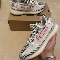 Adidas Yeezy Boost 350 V2 Zebra / Size 11M