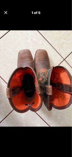 ARIAT BOOTS SIZE 9EE