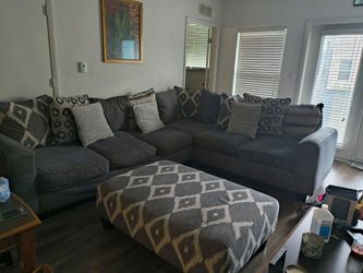 Living room couch w/ Ottoman