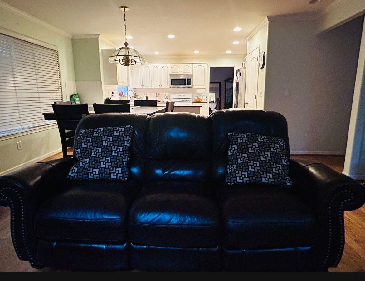 Beautiful Leather Sofa! Reclines On Both Sides