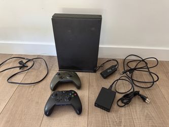 X Box S One 1 tb, 2 controllers & HDMI cable