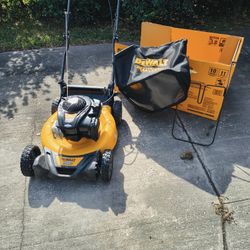 DeWALT RWD Lawn Mower 150 cc 6.25 ft-lbs Self-Propelled