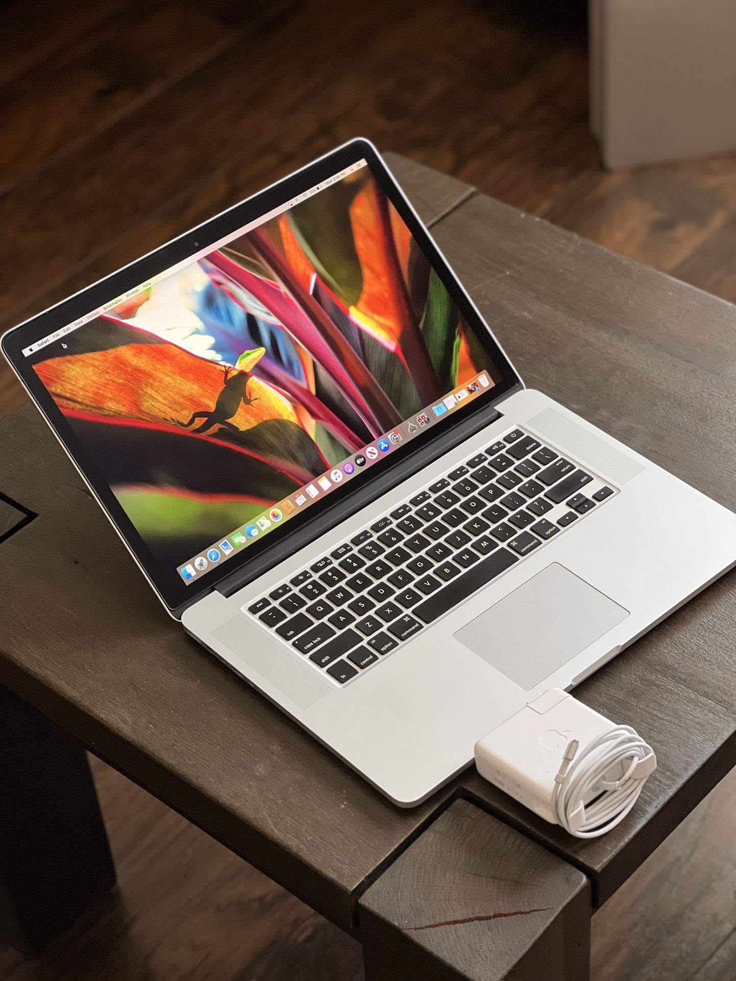 2015 MacBook PRO 15” - 500gb SSD - 16gb RAM - QuadCore i7