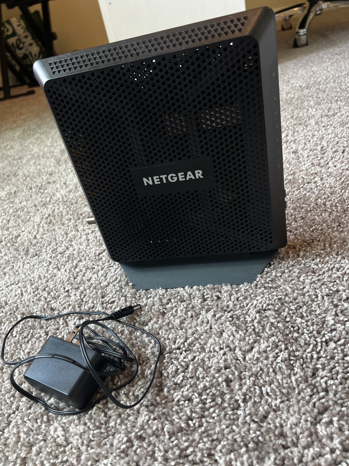Netgear AC1900 cable modem router