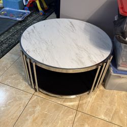 Cocktail Table And End Table 