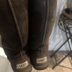 Ugg women’s boots ( tall ones size 4 real )