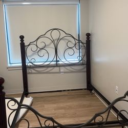 QUEEN SIZE BED FRAME 