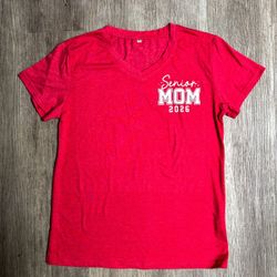 Senior Mom 2026 T-Shirt – Red V-Neck